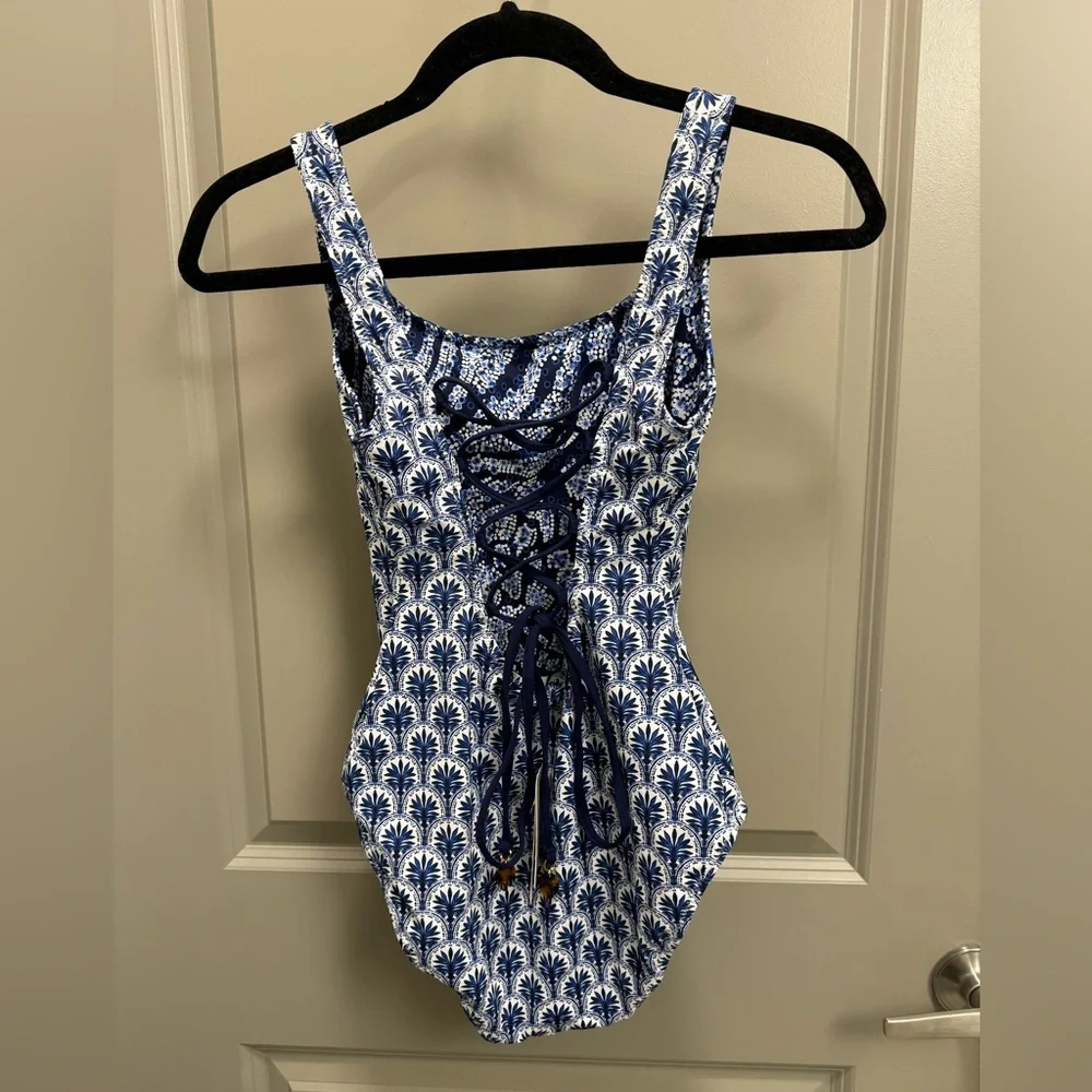 Playa Brava Reversible Lace-Back One-Piece Swimsuit size 4. NWT - Picture 2 of 7